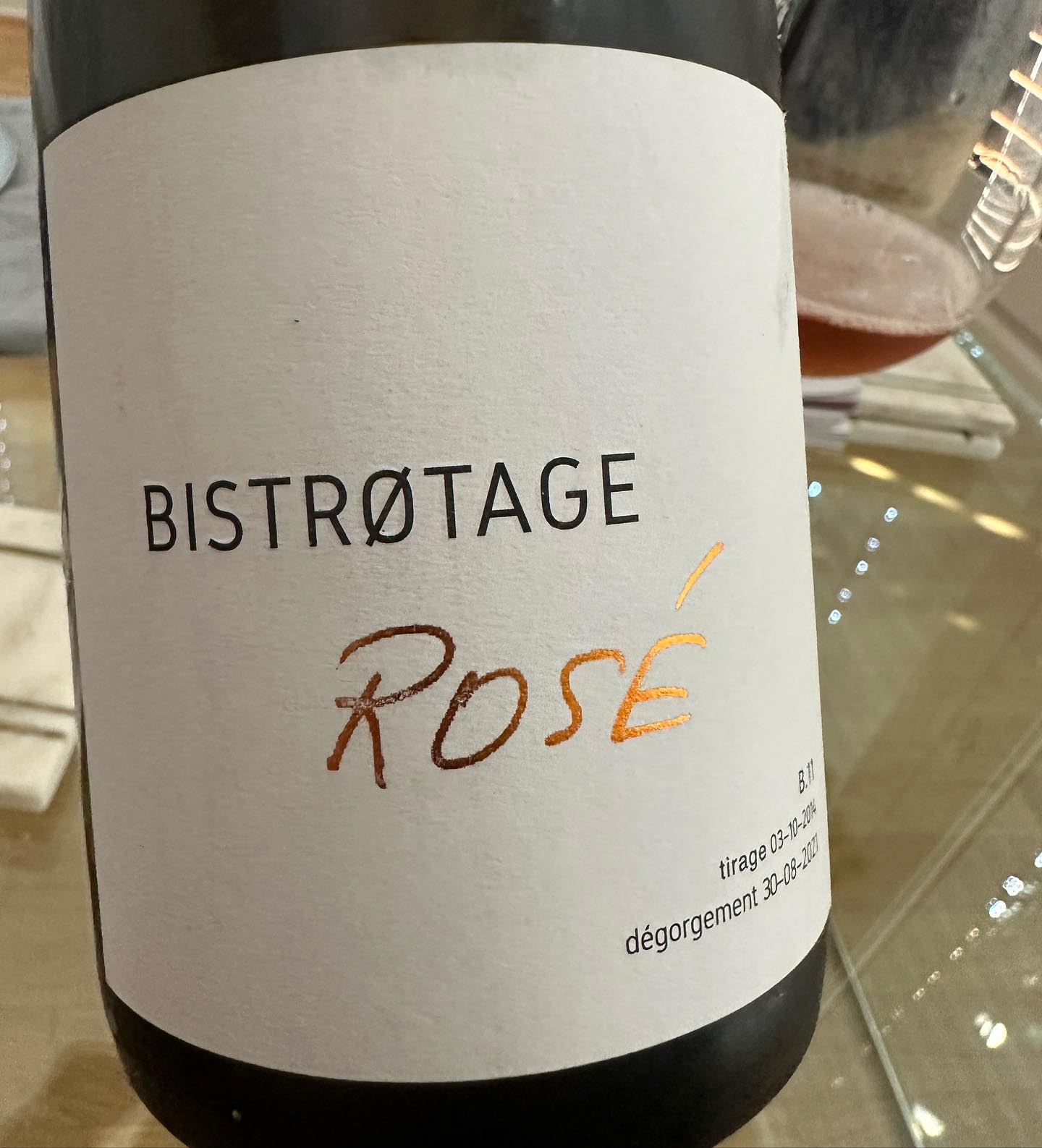 Ich really enjoy champagnes in this style. A little bit oxid...