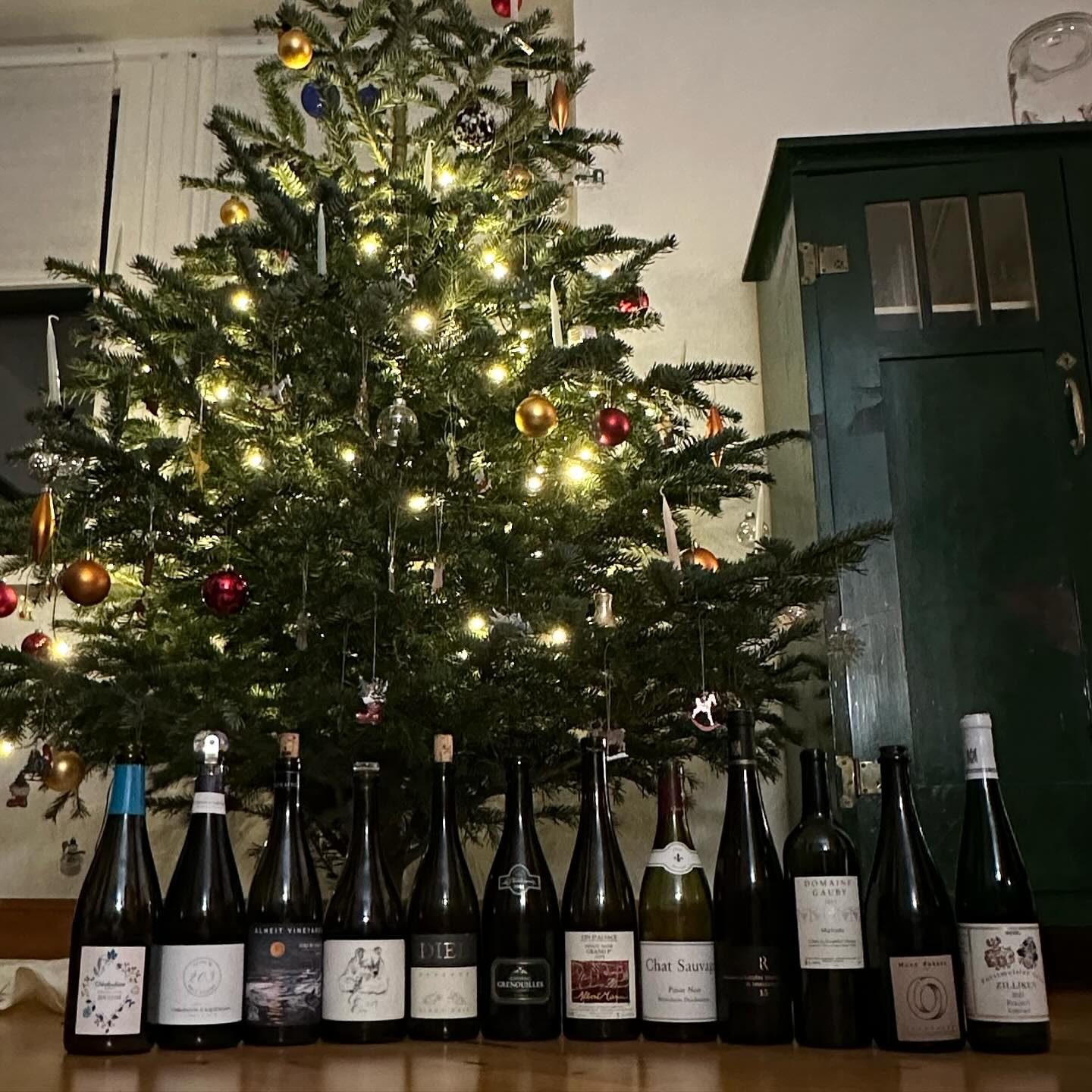 It‘s beginning to look like christmas or it’s three bottles ...